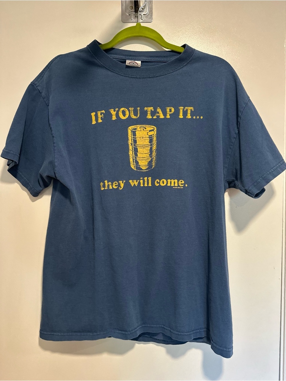 VTG Y2K Now And Zen Sz:M If You Tap It They Will Come College Humor Beer keg Tee